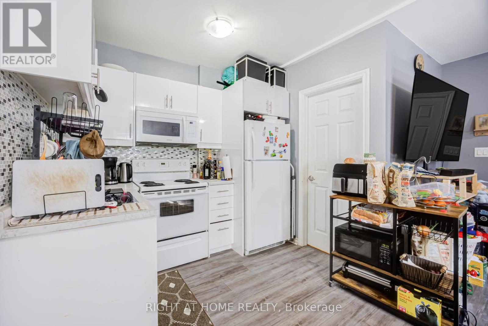 519 Rogers Road, Toronto (Keelesdale-Eglinton West), Ontario  M6M 1B4 - Photo 34 - W12935000