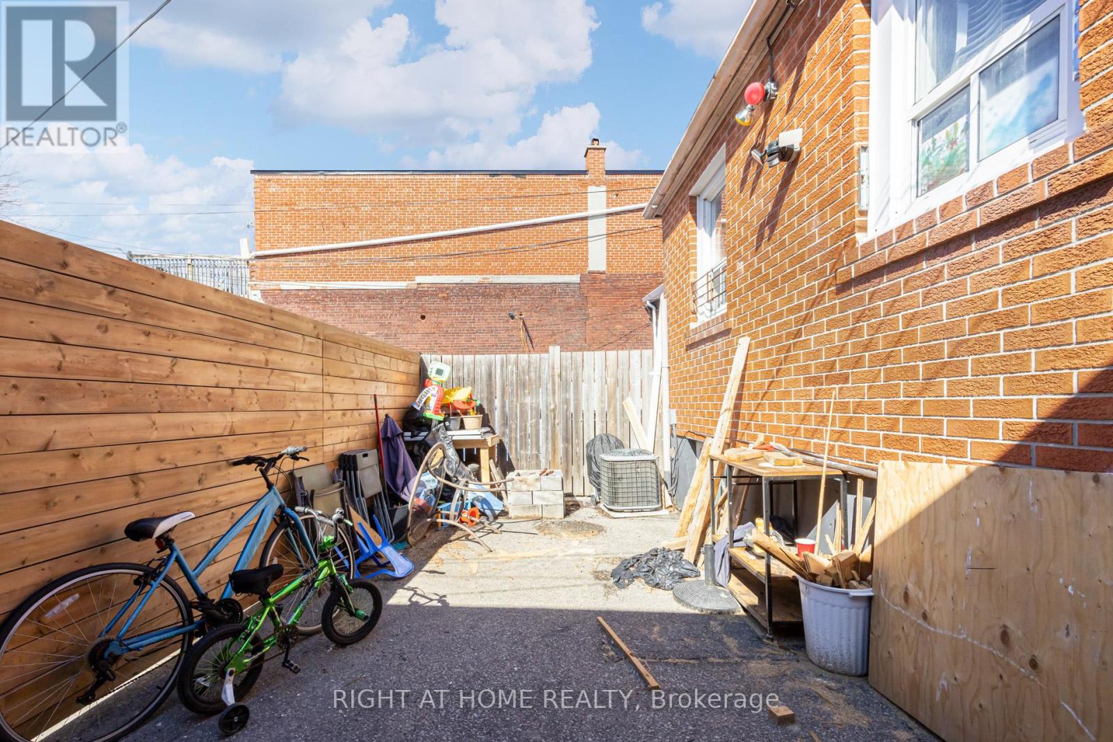 519 Rogers Road, Toronto (Keelesdale-Eglinton West), Ontario  M6M 1B4 - Photo 42 - W12935000