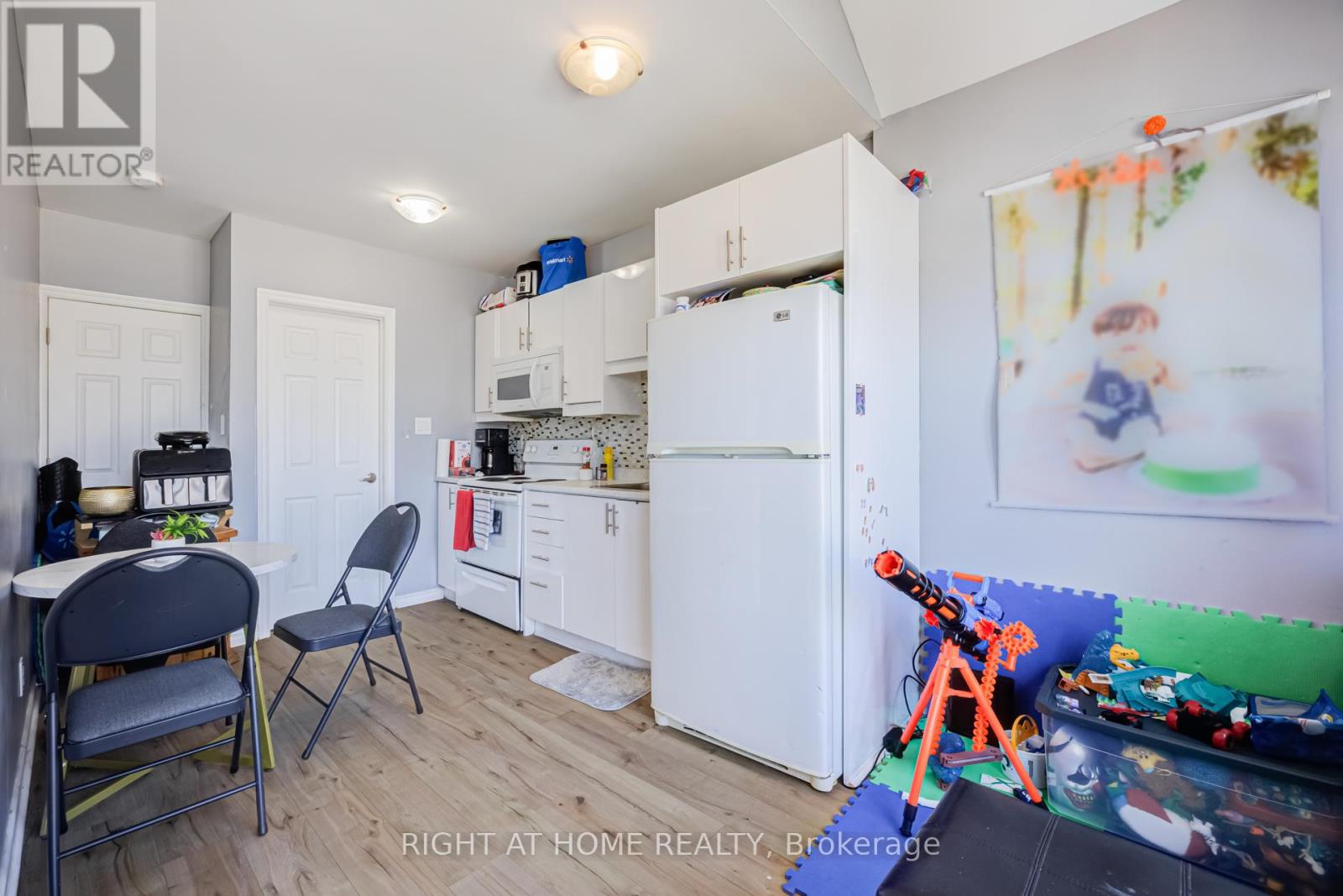 519 Rogers Road, Toronto (Keelesdale-Eglinton West), Ontario  M6M 1B4 - Photo 7 - W12935000