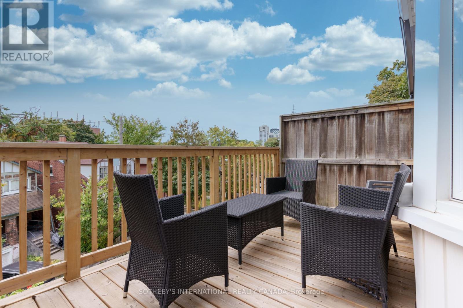 Upper - 15 Indian Rd Crescent, Toronto (High Park North), Ontario  M6P 2E9 - Photo 10 - W12935040