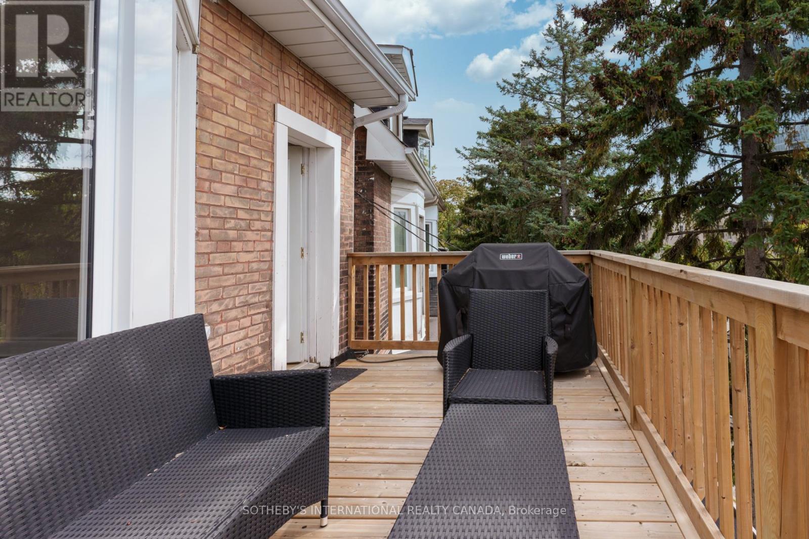 Upper - 15 Indian Rd Crescent, Toronto (High Park North), Ontario  M6P 2E9 - Photo 11 - W12935040