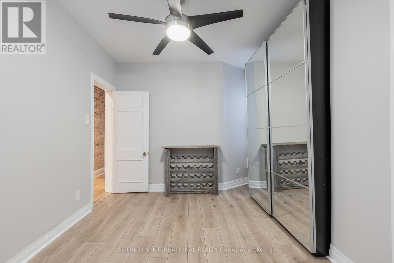 Upper - 15 Indian Rd Crescent, Toronto (High Park North), Ontario  M6P 2E9 - Photo 17 - W12935040