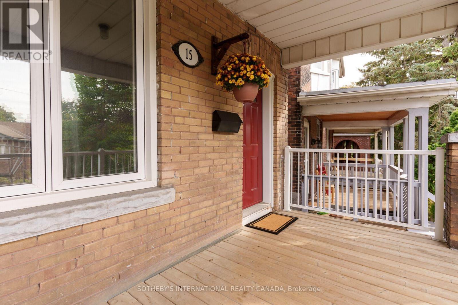 Upper - 15 Indian Rd Crescent, Toronto (High Park North), Ontario  M6P 2E9 - Photo 2 - W12935040