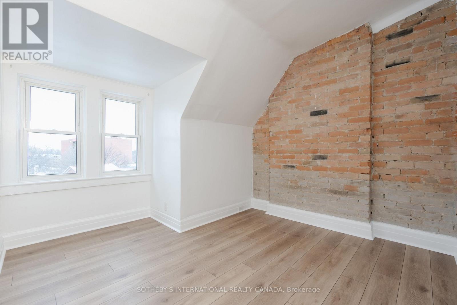 Upper - 15 Indian Rd Crescent, Toronto (High Park North), Ontario  M6P 2E9 - Photo 22 - W12935040