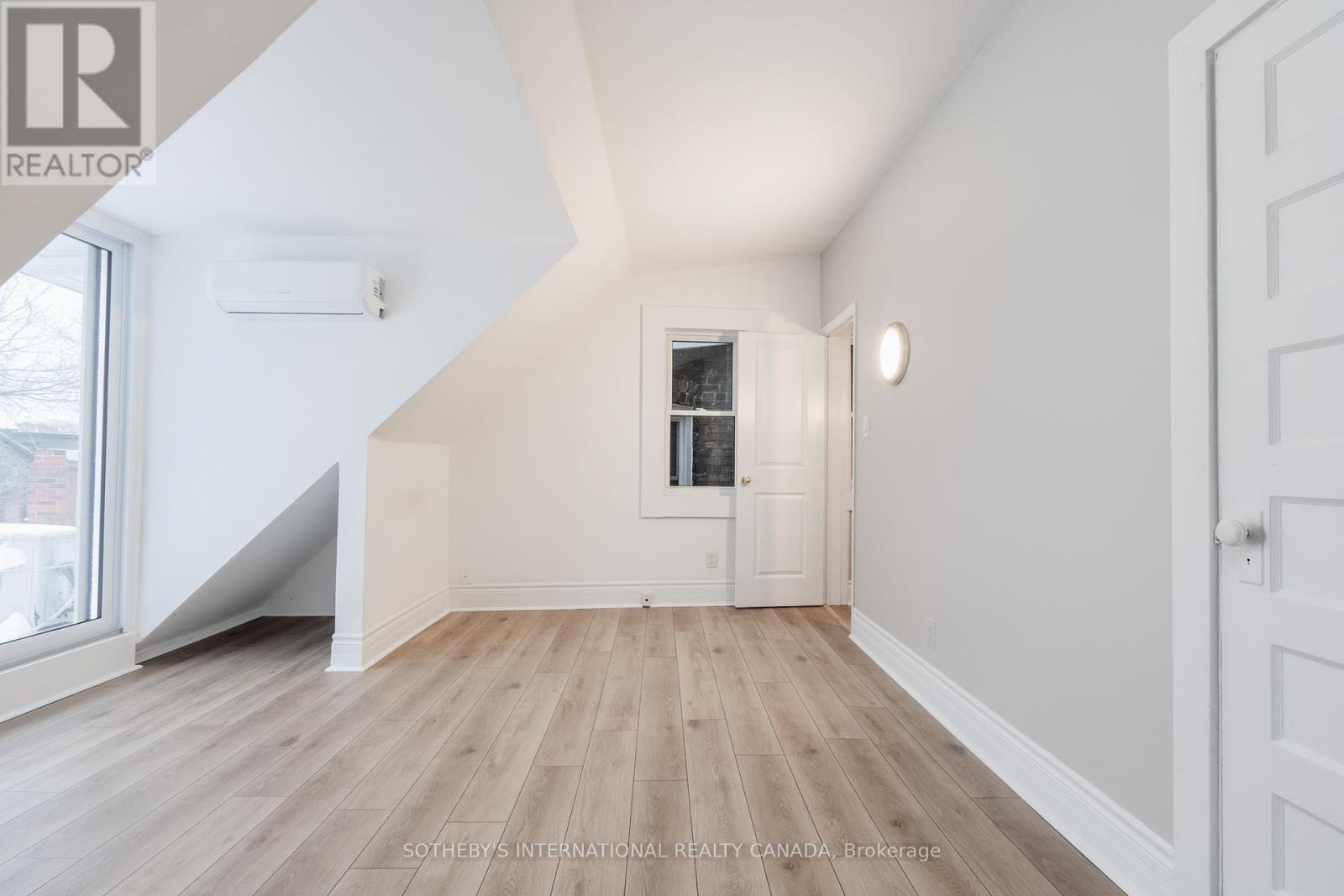 Upper - 15 Indian Rd Crescent, Toronto (High Park North), Ontario  M6P 2E9 - Photo 26 - W12935040