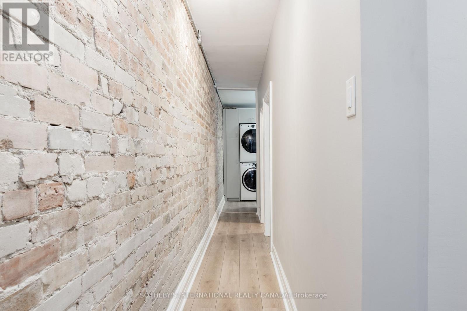 Upper - 15 Indian Rd Crescent, Toronto (High Park North), Ontario  M6P 2E9 - Photo 28 - W12935040