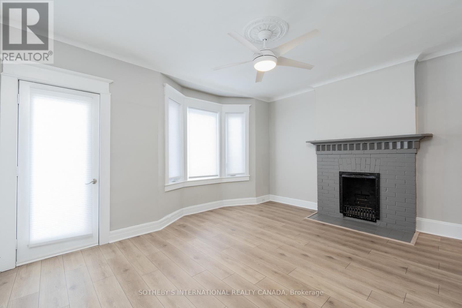 Upper - 15 Indian Rd Crescent, Toronto (High Park North), Ontario  M6P 2E9 - Photo 7 - W12935040