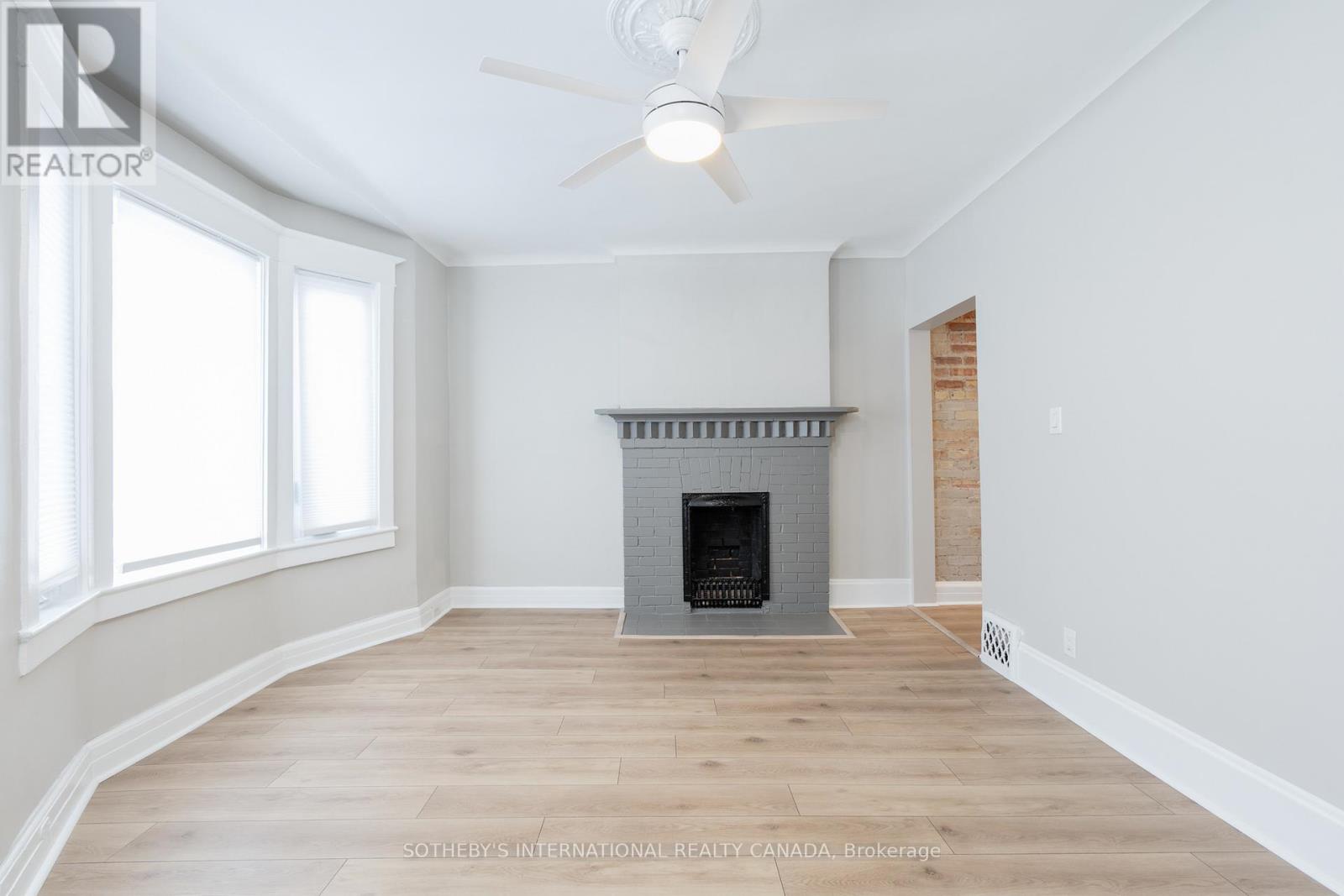 Upper - 15 Indian Rd Crescent, Toronto (High Park North), Ontario  M6P 2E9 - Photo 9 - W12935040