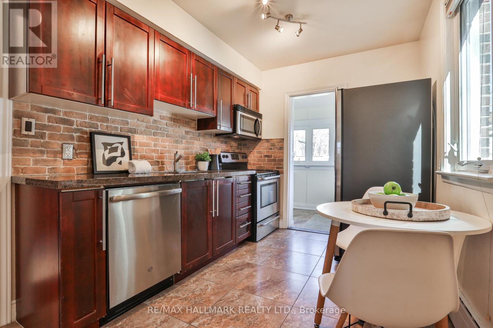 190 Pendrith Street, Toronto, Ontario  M6G 1S2 - Photo 12 - W12935042