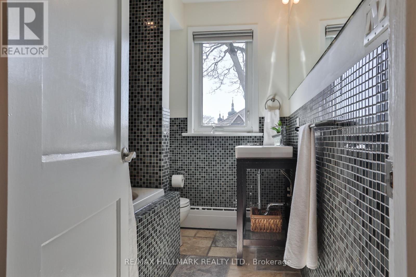 190 Pendrith Street, Toronto, Ontario  M6G 1S2 - Photo 22 - W12935042