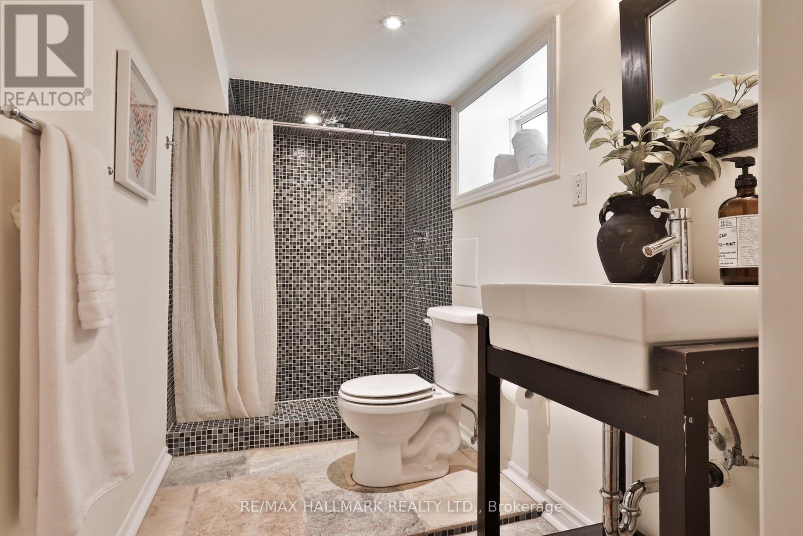 190 Pendrith Street, Toronto, Ontario  M6G 1S2 - Photo 26 - W12935042