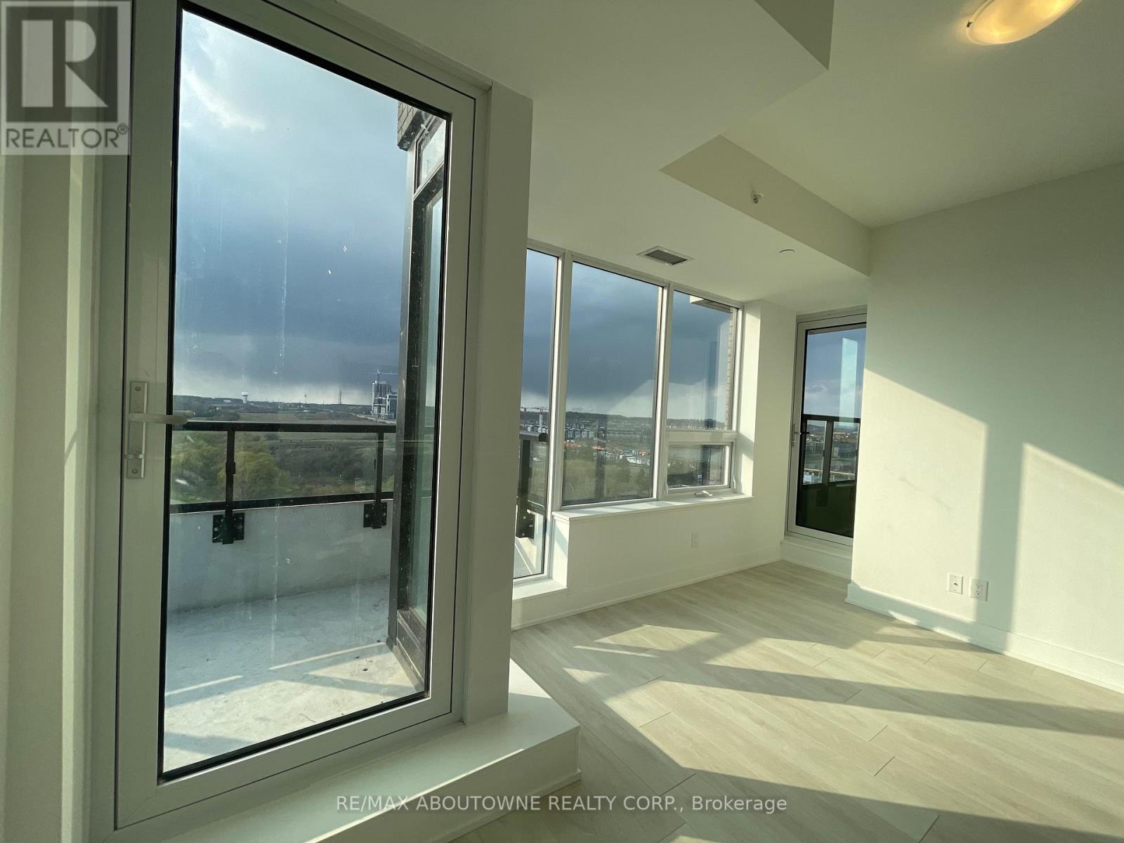 814 - 2489 Taunton Road, Oakville (Ro River Oaks), Ontario  L6H 3R9 - Photo 10 - W12935054