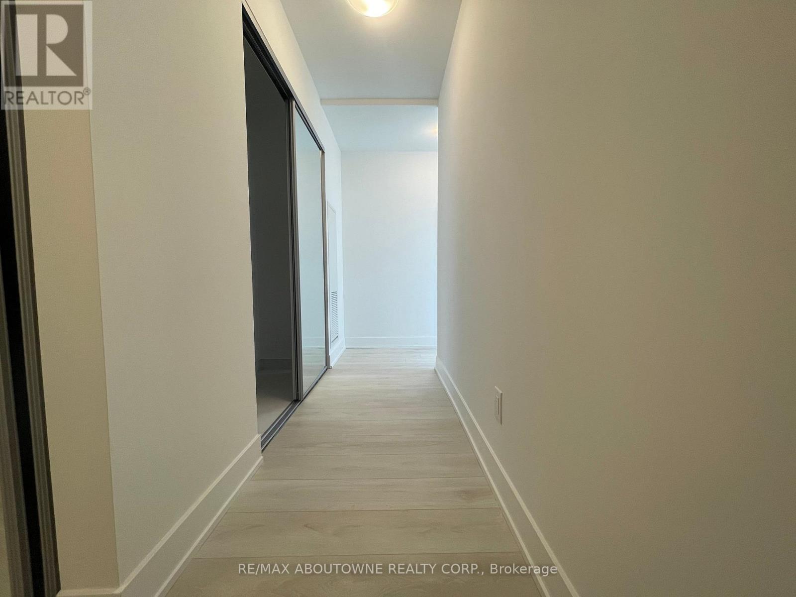 814 - 2489 Taunton Road, Oakville (Ro River Oaks), Ontario  L6H 3R9 - Photo 3 - W12935054