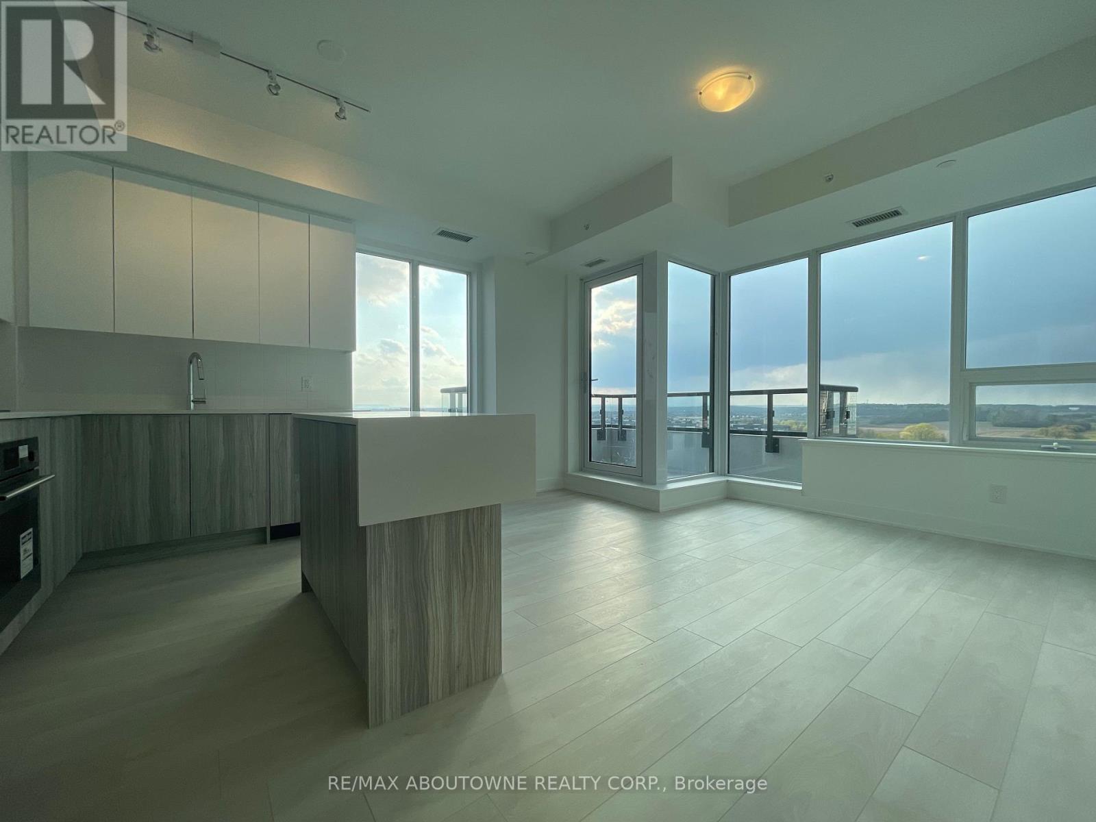 814 - 2489 Taunton Road, Oakville (Ro River Oaks), Ontario  L6H 3R9 - Photo 4 - W12935054