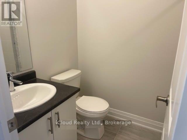 B - 33 Wild Rose Gardens, Toronto (Rustic), Ontario  M6L 0A5 - Photo 3 - W12935056