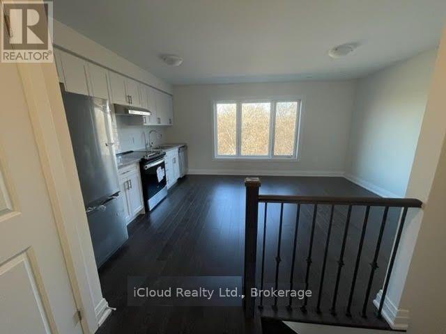 B - 33 Wild Rose Gardens, Toronto (Rustic), Ontario  M6L 0A5 - Photo 4 - W12935056