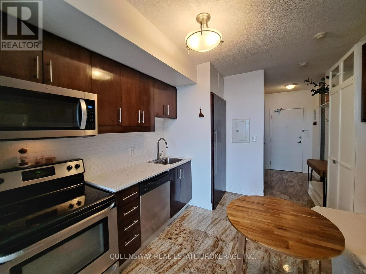 915 - 2464 WESTON ROAD, Toronto, Ontario