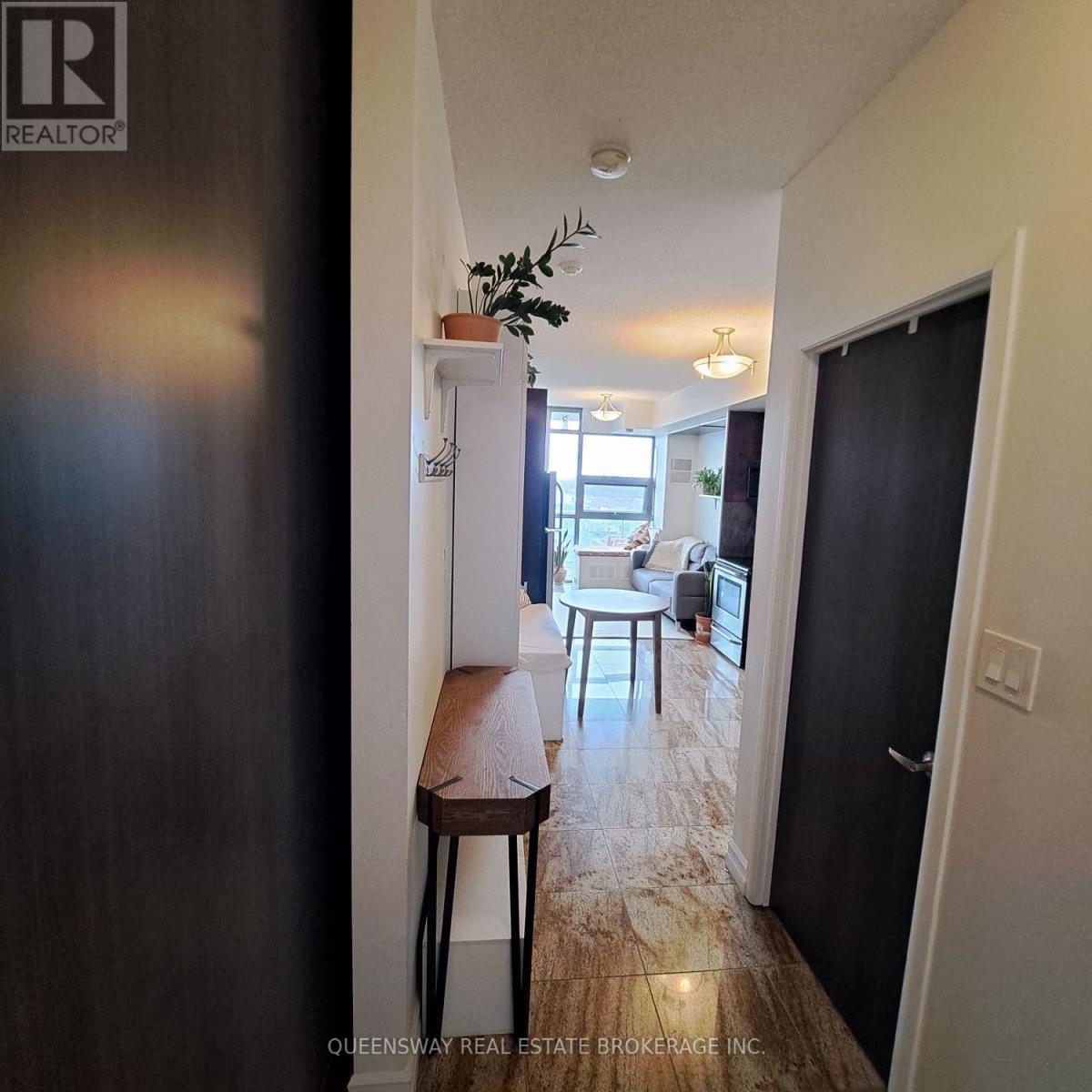 915 - 2464 Weston Road, Toronto (Weston), Ontario  M9N 0A2 - Photo 2 - W12935064