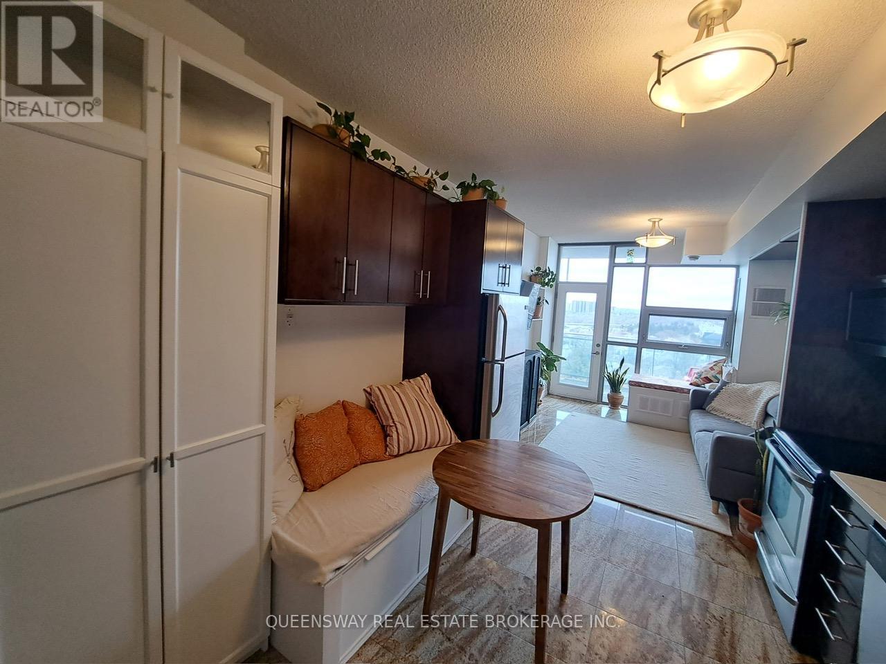 915 - 2464 Weston Road, Toronto (Weston), Ontario  M9N 0A2 - Photo 4 - W12935064