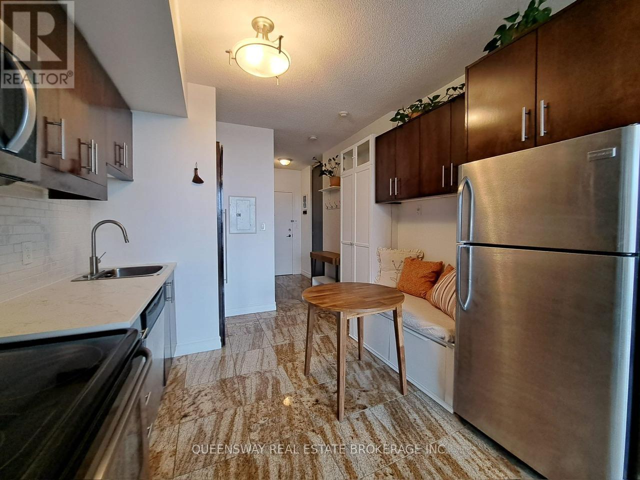 915 - 2464 Weston Road, Toronto (Weston), Ontario  M9N 0A2 - Photo 6 - W12935064