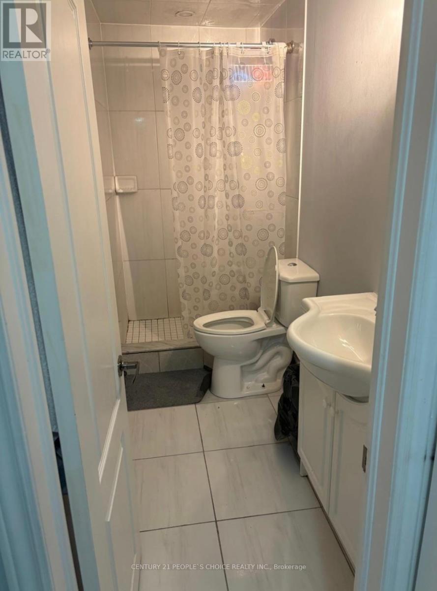 Upper - 23 Blairwood Court, Brampton, Ontario  L6P 1B5 - Photo 14 - W12935158