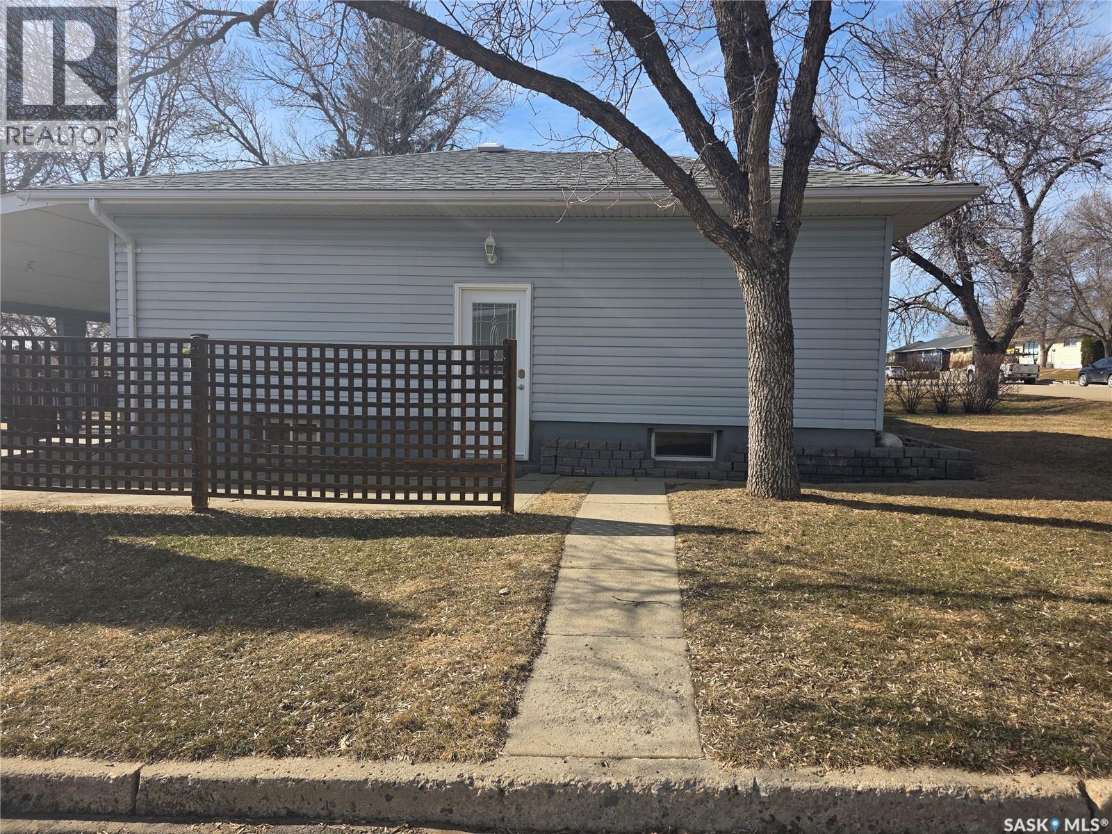 1902 1st Street, Estevan, Saskatchewan  S4A 0J1 - Photo 3 - SK031558