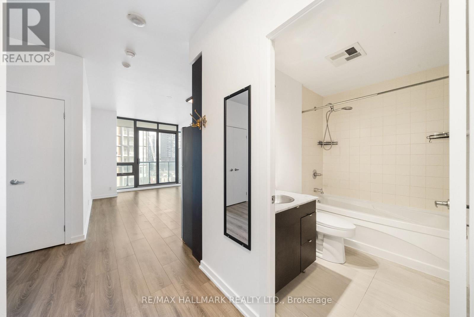1105 - 33 Lombard Street, Toronto, Ontario  M5C 3H8 - Photo 15 - C12928794