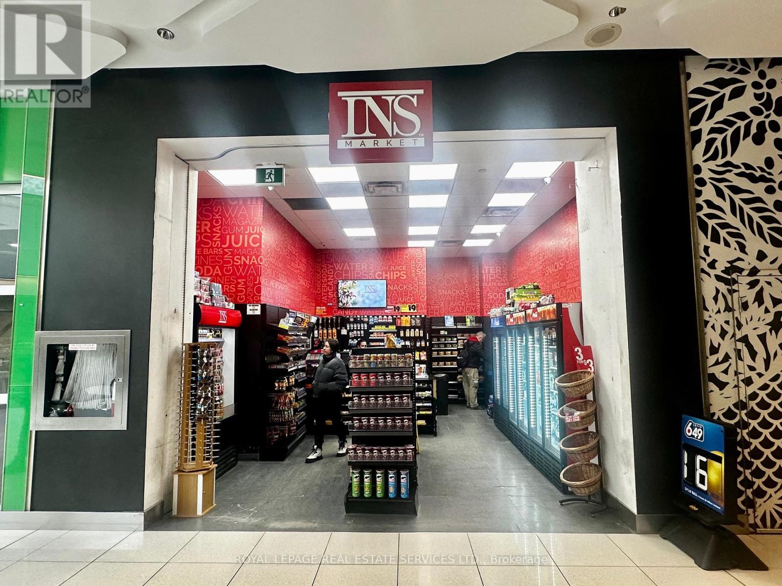 2 St Clair Avenue E, Toronto (Rosedale-Moore Park), Ontario  M4T 2T5 - Photo 2 - C12934536