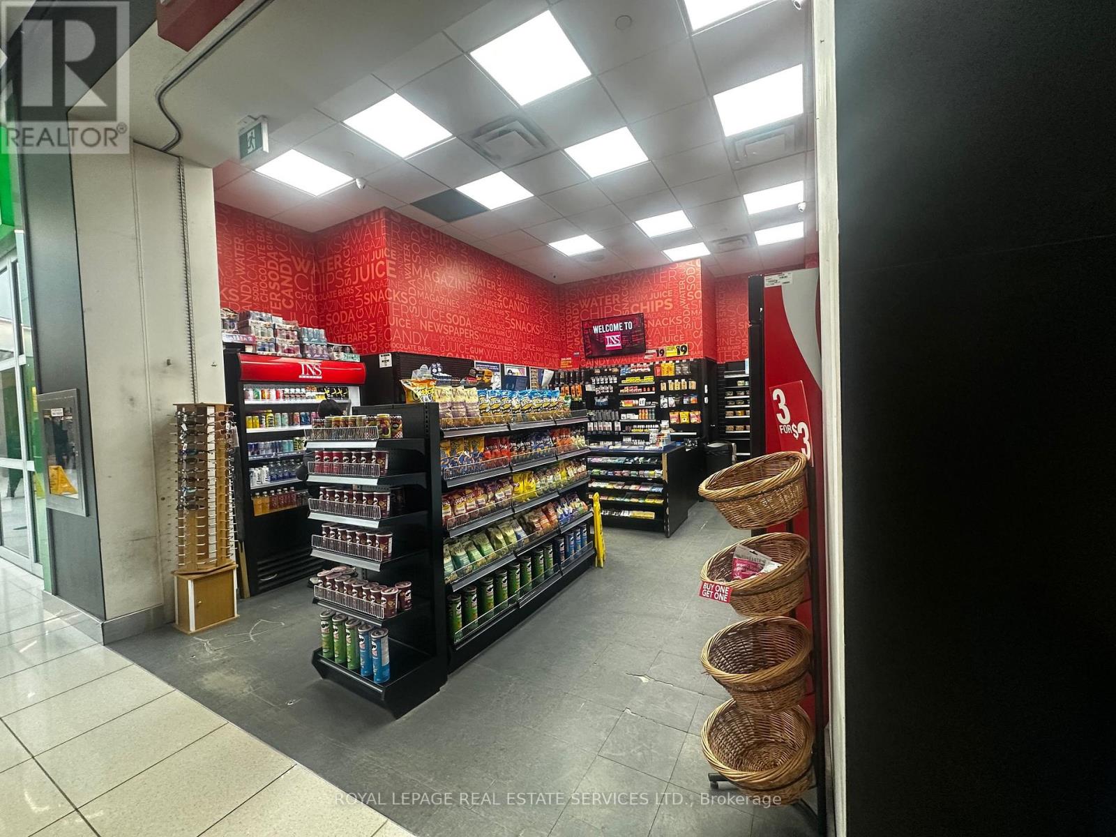 2 St Clair Avenue E, Toronto (Rosedale-Moore Park), Ontario  M4T 2T5 - Photo 4 - C12934536