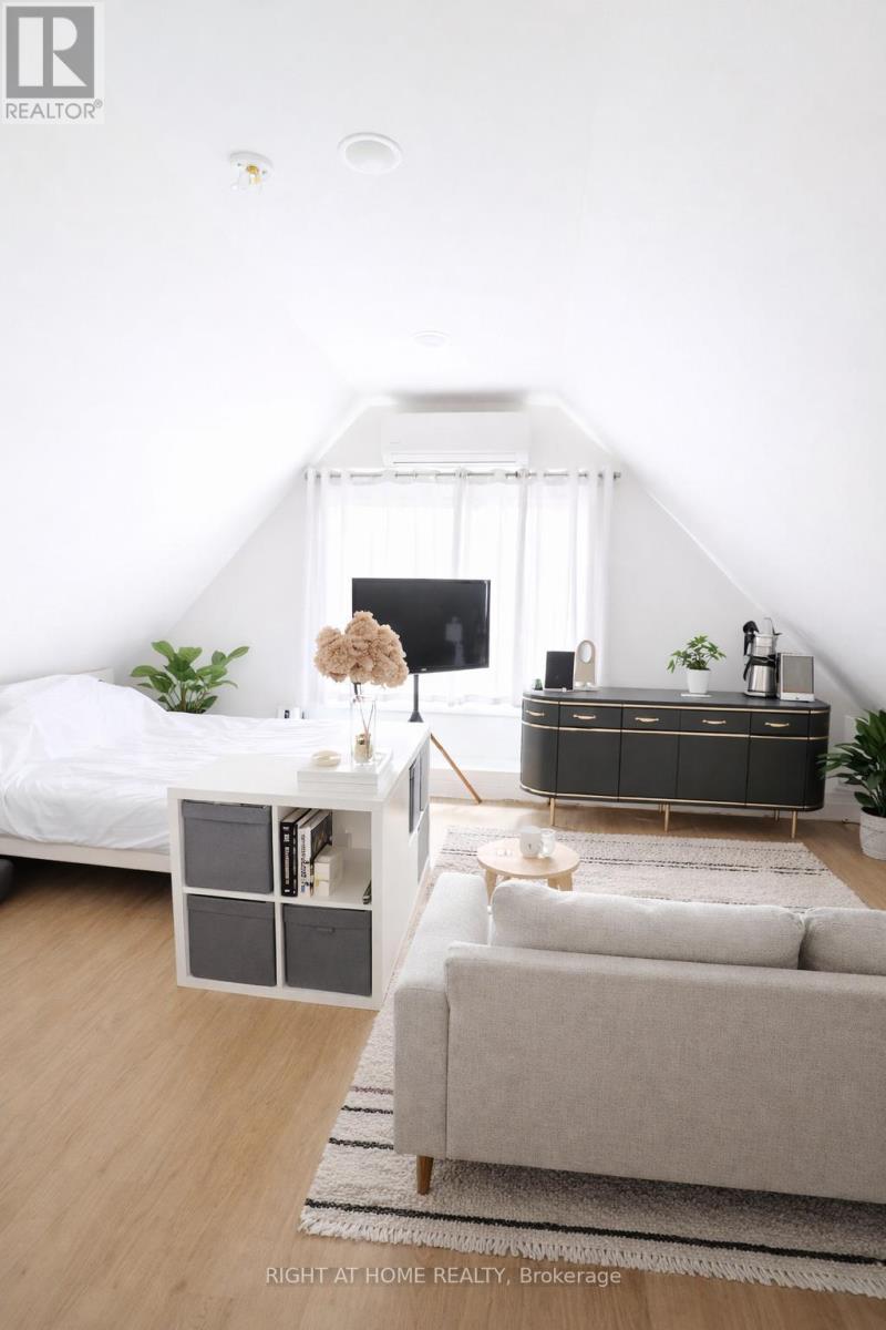 3 - 30 STIRTON STREET, Hamilton, Ontario