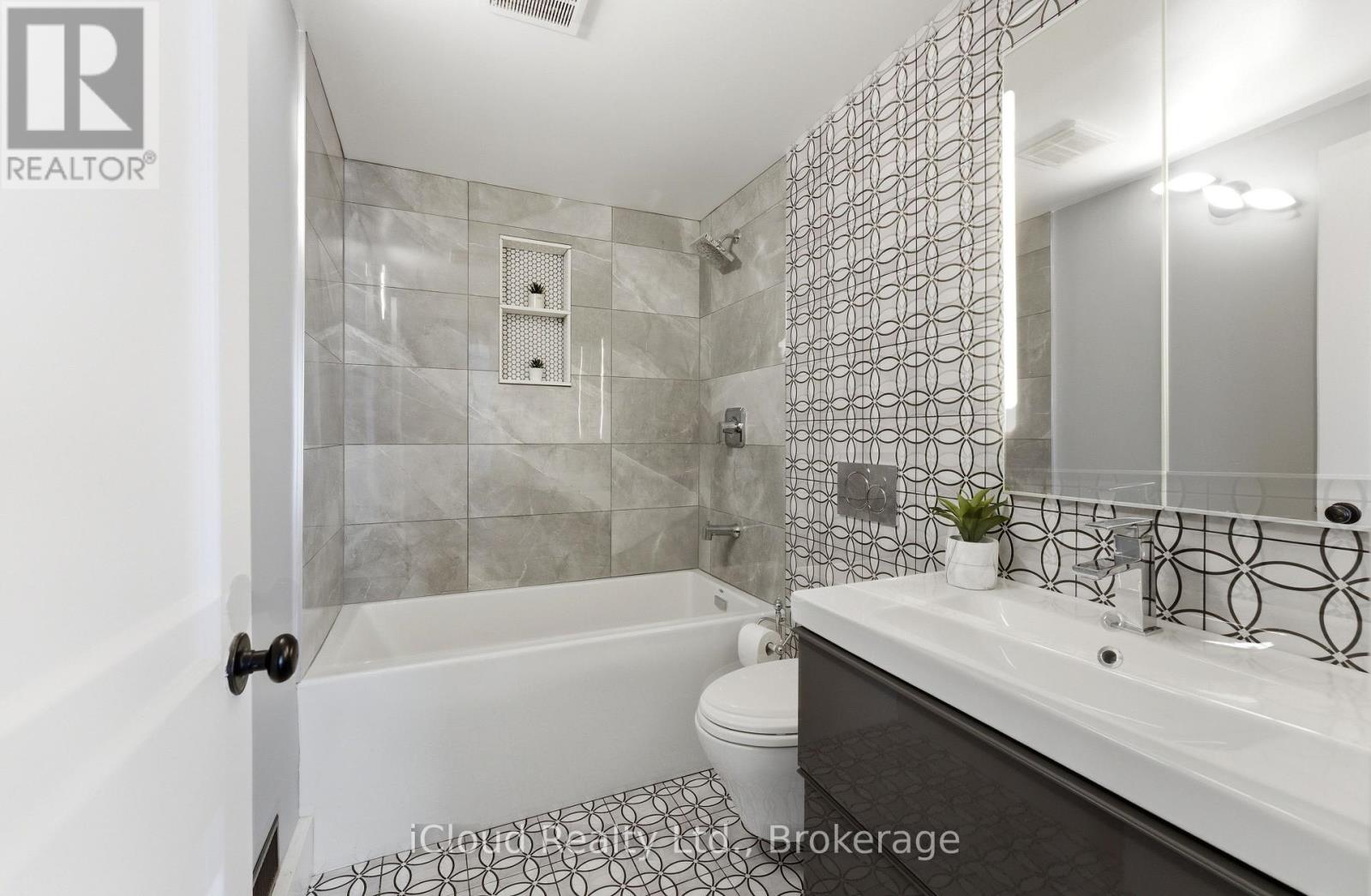 302 Bridge Street E, Belleville (Belleville Ward), Ontario  K8N 1P6 - Photo 31 - X12935146