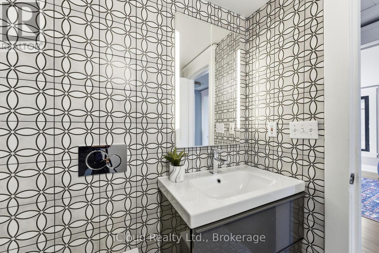 302 Bridge Street E, Belleville (Belleville Ward), Ontario  K8N 1P6 - Photo 32 - X12935146