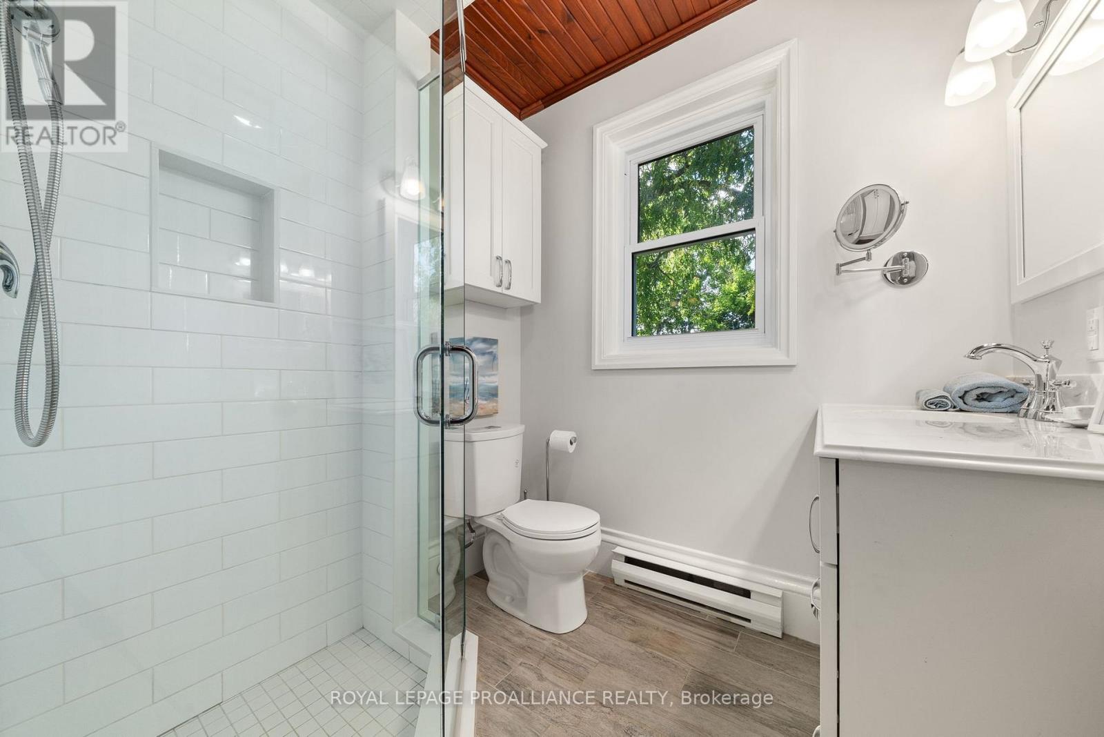 103 Bridge Street, Prince Edward County, Ontario  K0K 2T0 - Photo 14 - X12440538