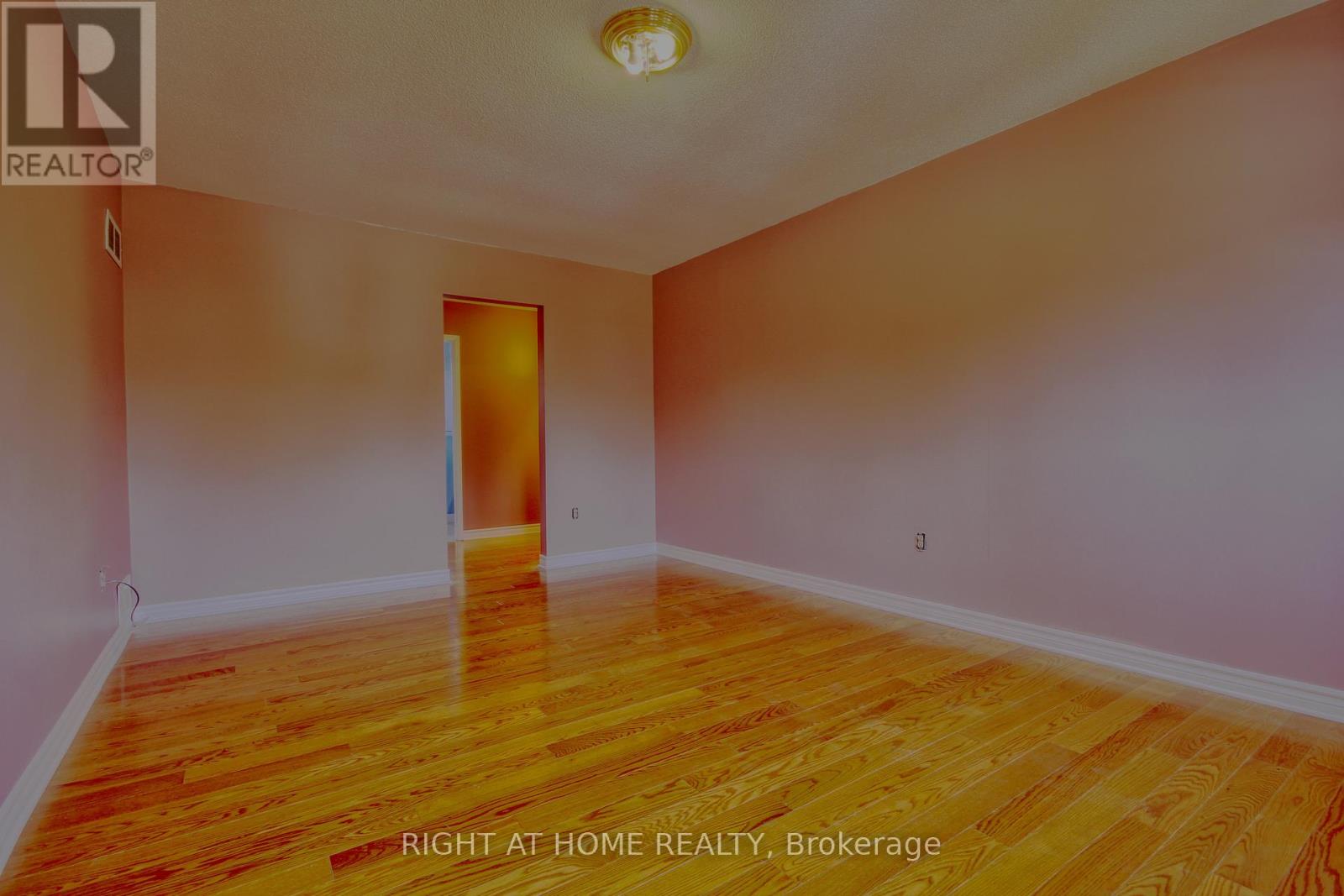 86 Howlett Avenue, Newmarket, Ontario  L3Y 5S5 - Photo 22 - N12829470