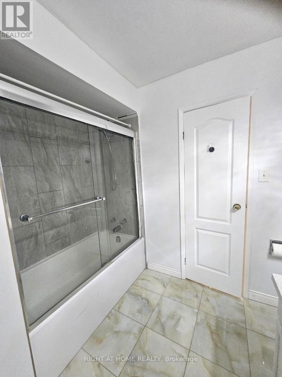 86 Howlett Avenue, Newmarket, Ontario  L3Y 5S5 - Photo 26 - N12829470