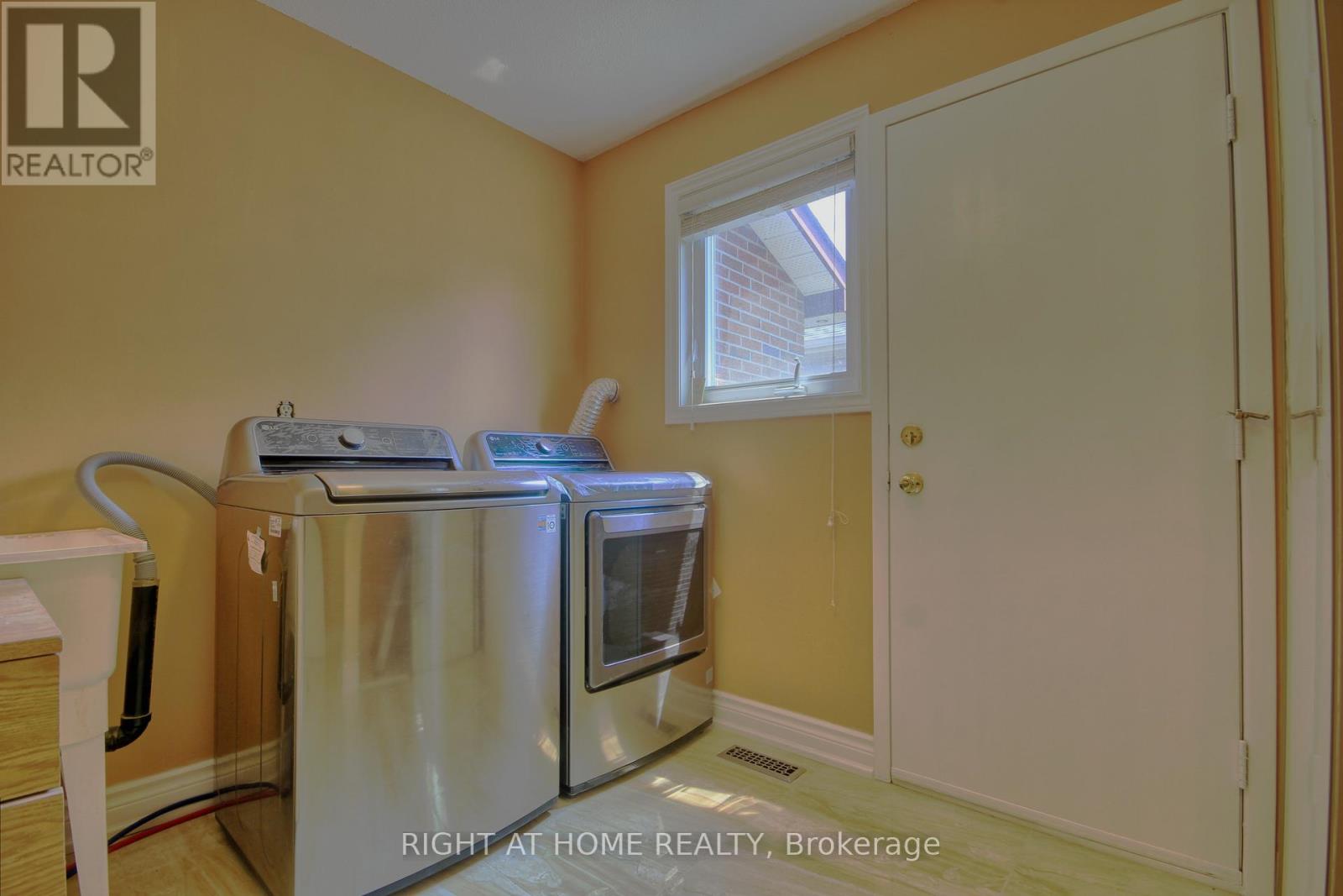 86 Howlett Avenue, Newmarket, Ontario  L3Y 5S5 - Photo 18 - N12829470