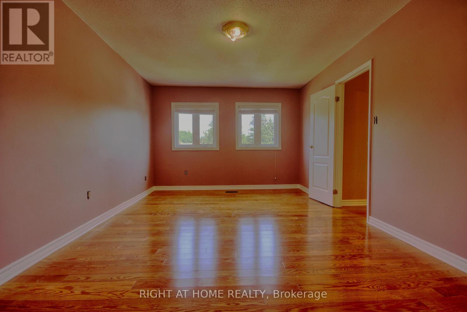 86 Howlett Avenue, Newmarket, Ontario  L3Y 5S5 - Photo 21 - N12829470