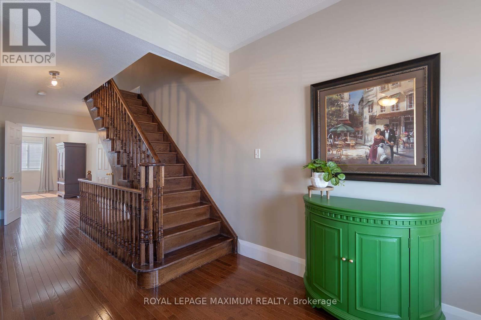 29 Barr Crescent, Aurora, Ontario  L4G 0C1 - Photo 11 - N12872500