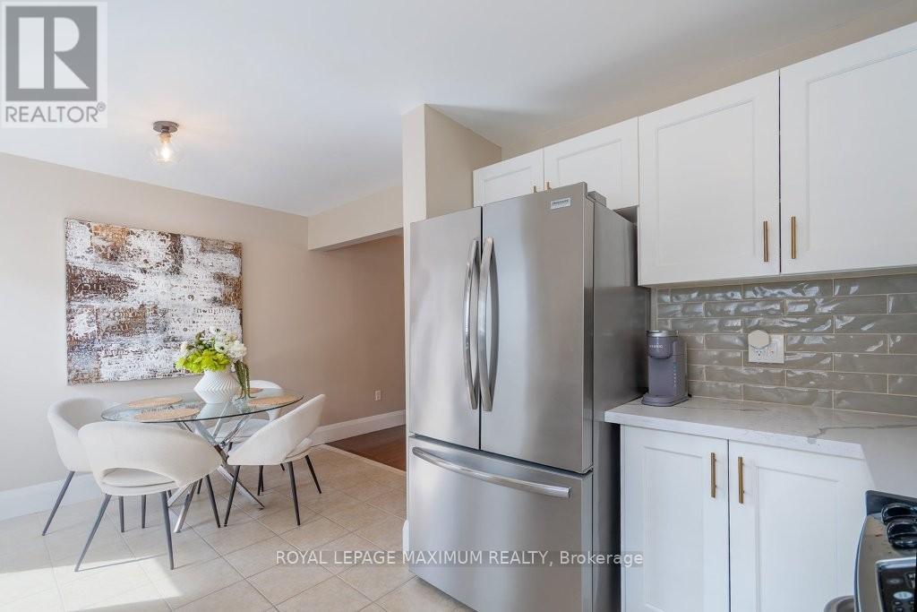 29 Barr Crescent, Aurora, Ontario  L4G 0C1 - Photo 6 - N12872500