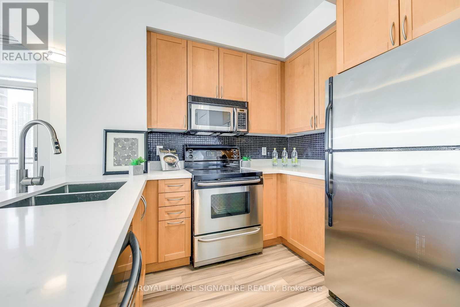 1709 - 3939 Duke Of York Boulevard, Mississauga (City Centre), Ontario  L5B 4N2 - Photo 10 - W12833346