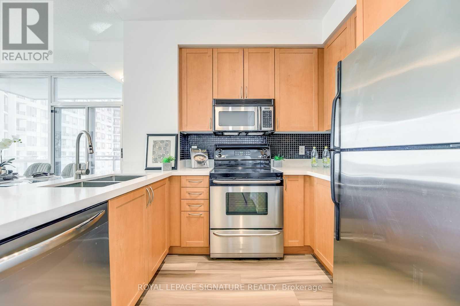 1709 - 3939 Duke Of York Boulevard, Mississauga (City Centre), Ontario  L5B 4N2 - Photo 9 - W12833346