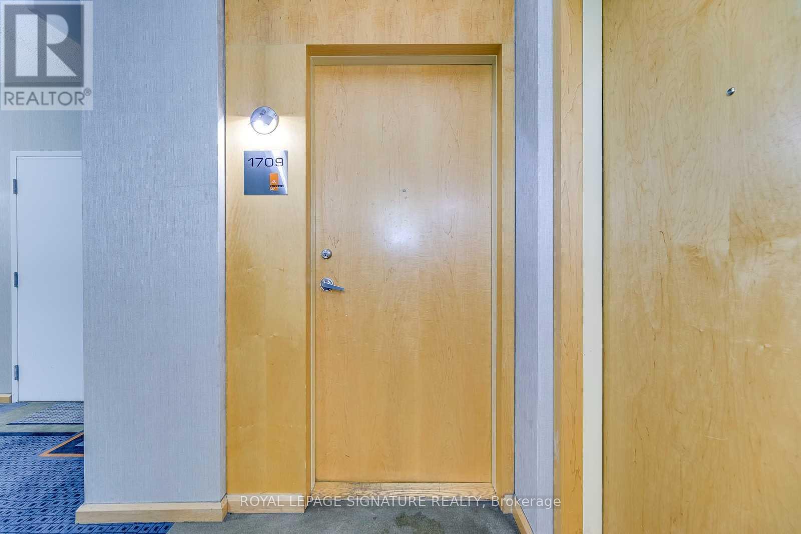 1709 - 3939 Duke Of York Boulevard, Mississauga (City Centre), Ontario  L5B 4N2 - Photo 3 - W12833346