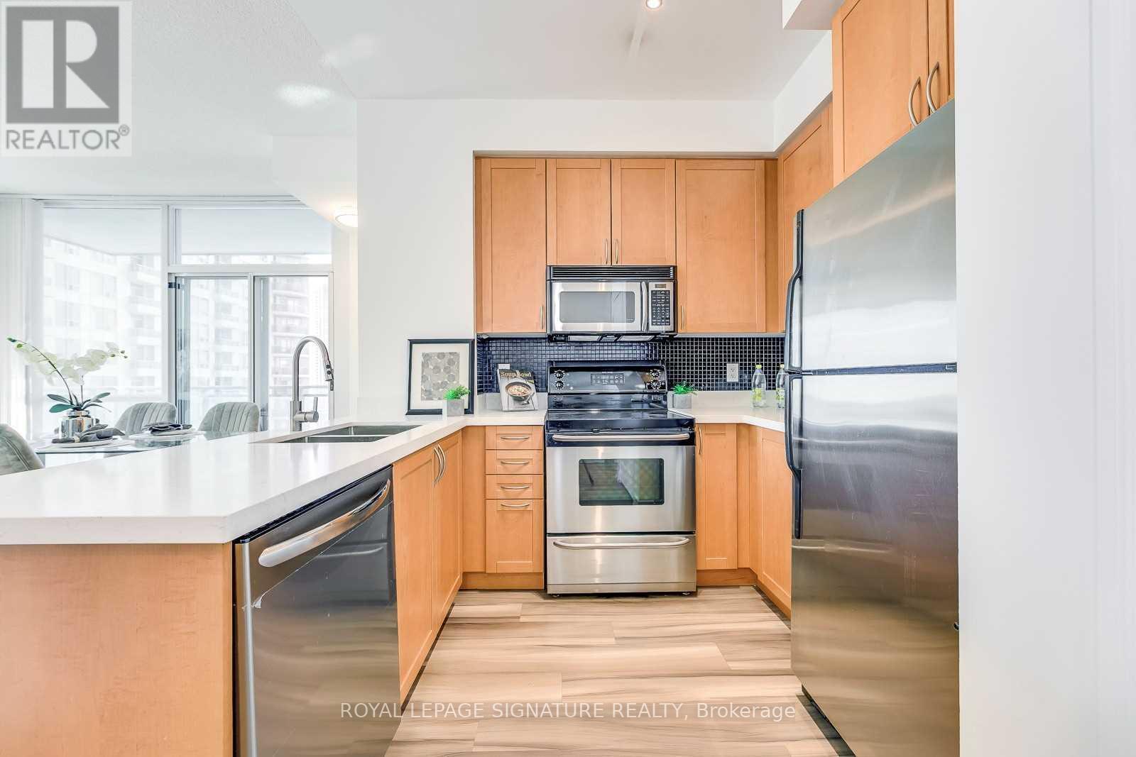 1709 - 3939 Duke Of York Boulevard, Mississauga (City Centre), Ontario  L5B 4N2 - Photo 8 - W12833346