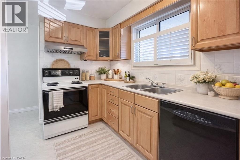 514 Fallingbrook Drive Unit# Upper, Waterloo, Ontario  N2L 4N3 - Photo 2 - 40816112