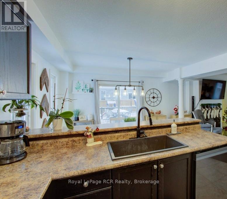 11 Green Street, Mapleton, Ontario  N0G 1P0 - Photo 12 - X12645728