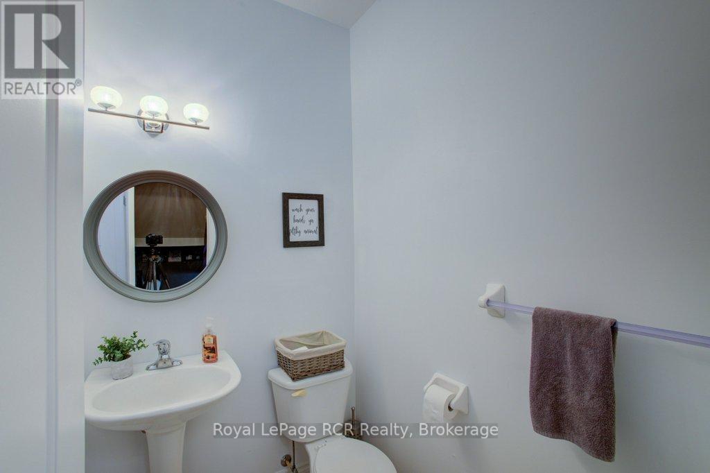 11 Green Street, Mapleton, Ontario  N0G 1P0 - Photo 24 - X12645728