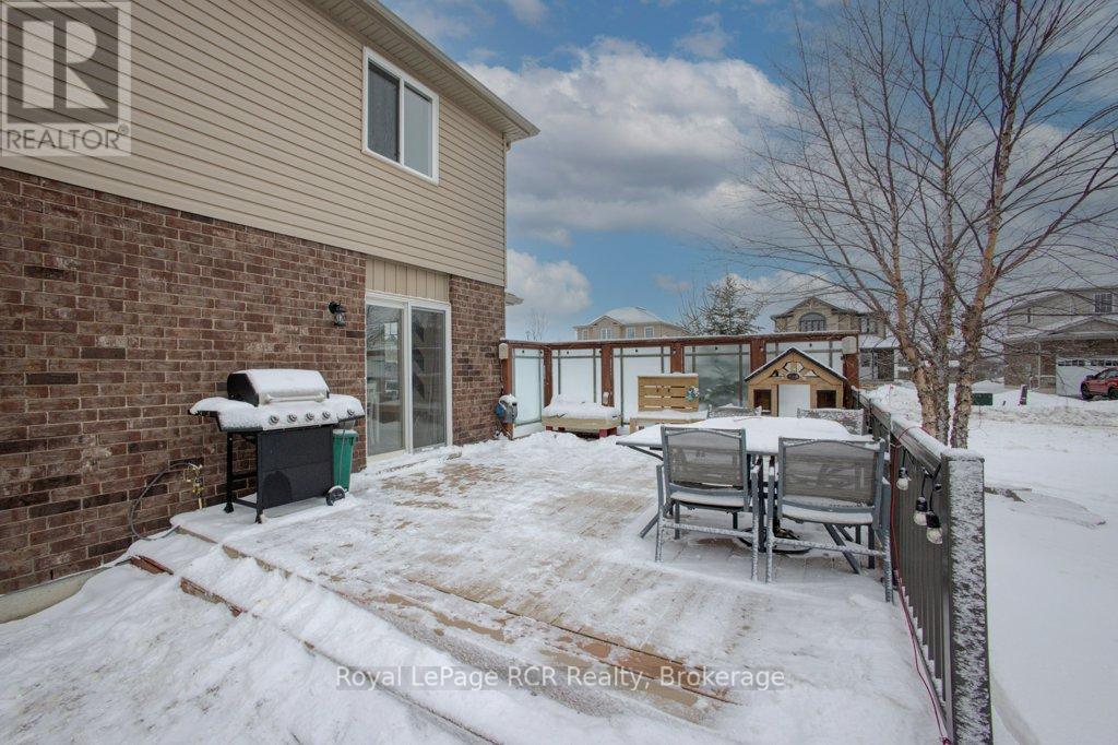 11 Green Street, Mapleton, Ontario  N0G 1P0 - Photo 41 - X12645728