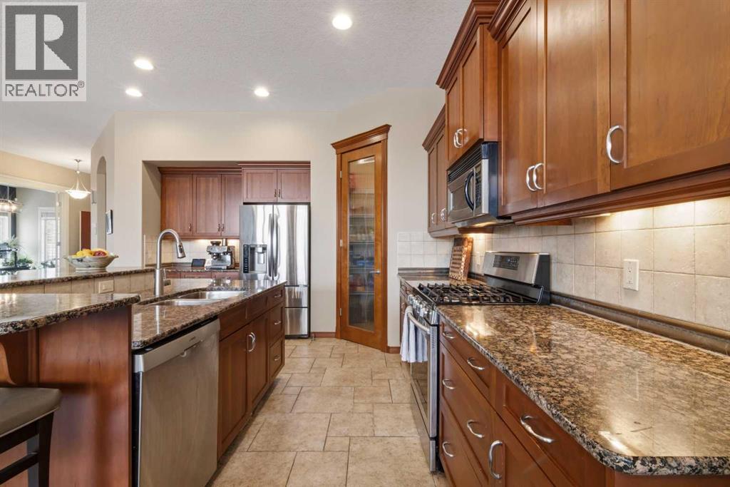 71 Elgin Estates Hill SE, Calgary, Alberta  T2Z 4R1 - Photo 11 - A2292729