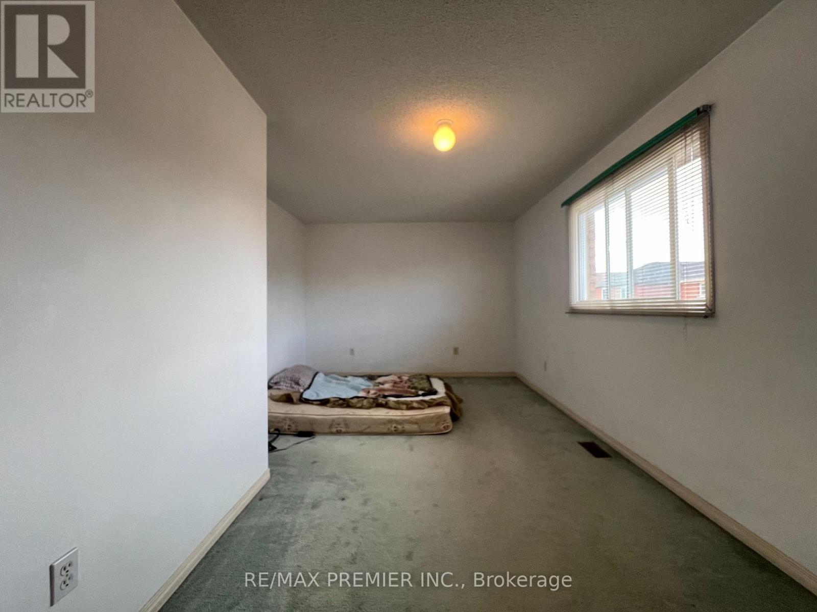 20 Manitoba Place, Brampton, Ontario  L6R 2H9 - Photo 8 - W12934652