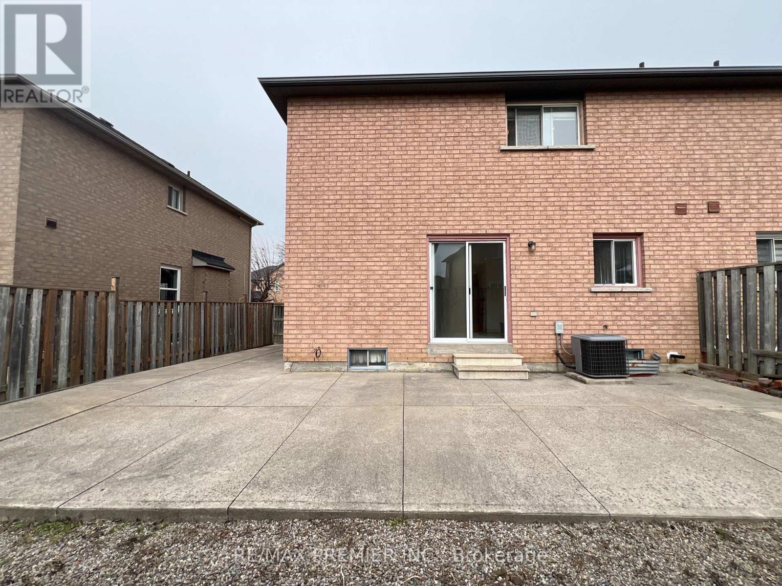 20 Manitoba Place, Brampton, Ontario  L6R 2H9 - Photo 13 - W12934652